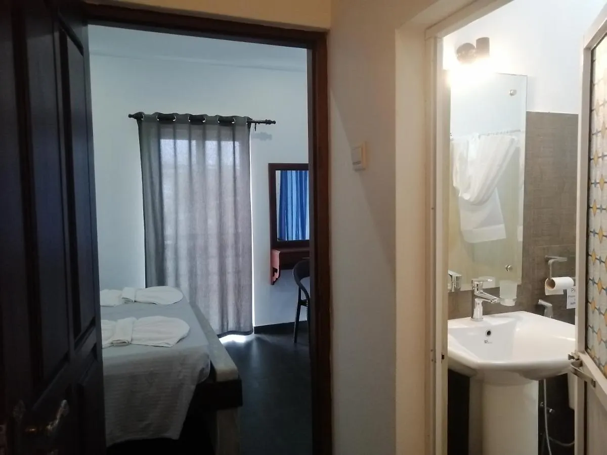 Le Petit Hotel & Restaurant Negombo
