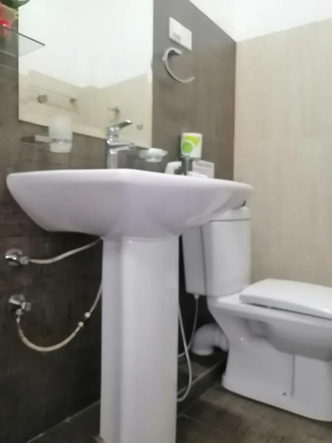 Le Petit Hotel & Restaurant Negombo