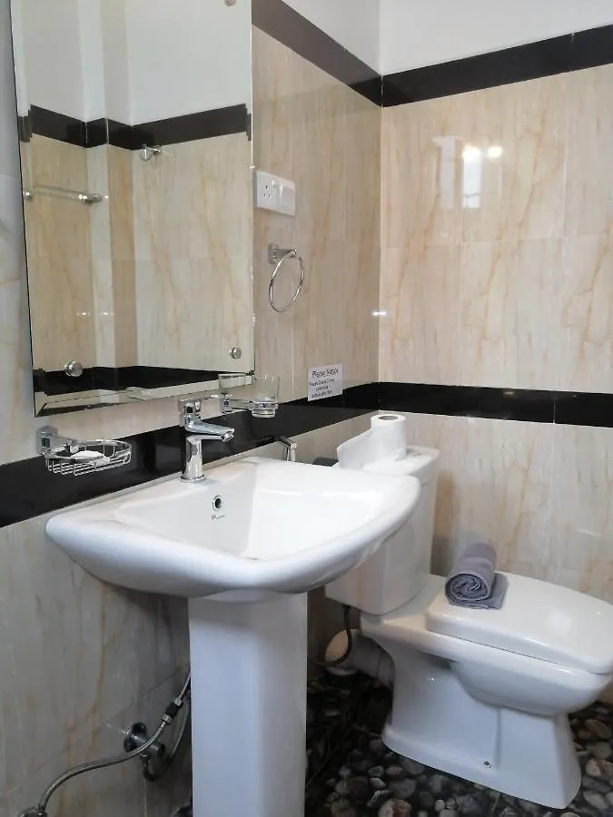 Le Petit Hotel & Restaurant Negombo