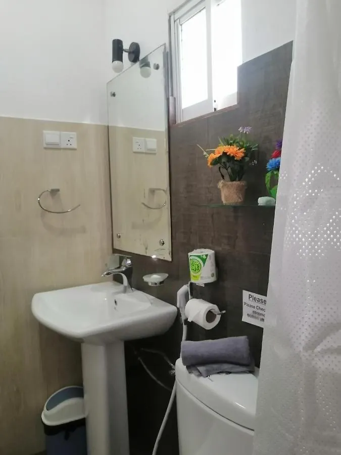 Le Petit Hotel & Restaurant Negombo