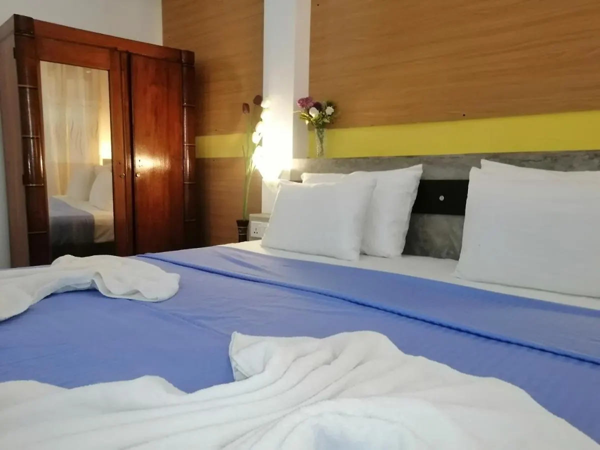 Le Petit Hotel & Restaurant Negombo