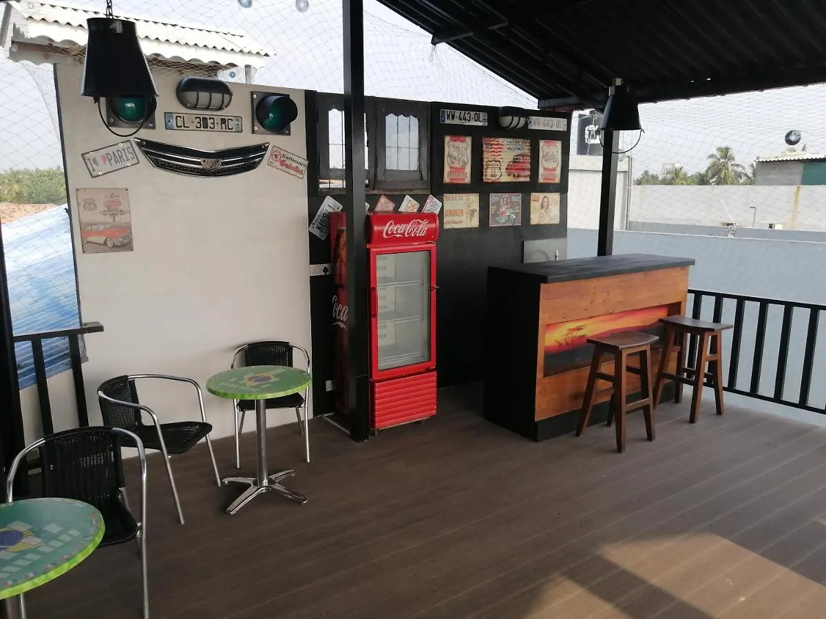 Le Petit Hotel & Restaurant Negombo