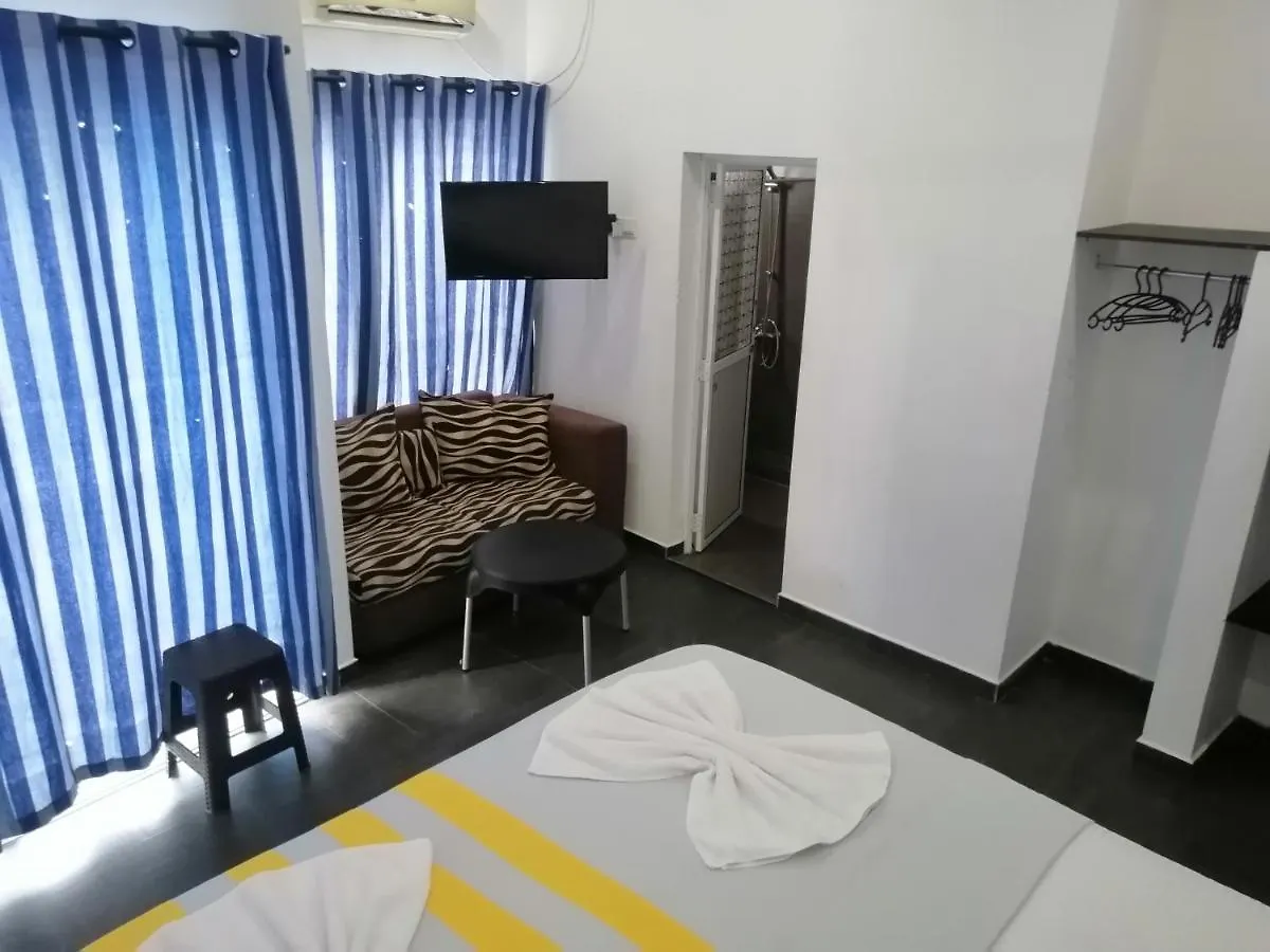 Le Petit Hotel & Restaurant نيجومبو 3*,