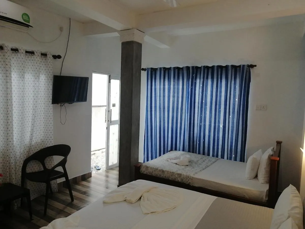 Le Petit Hotel & Restaurant نيجومبو 3*,