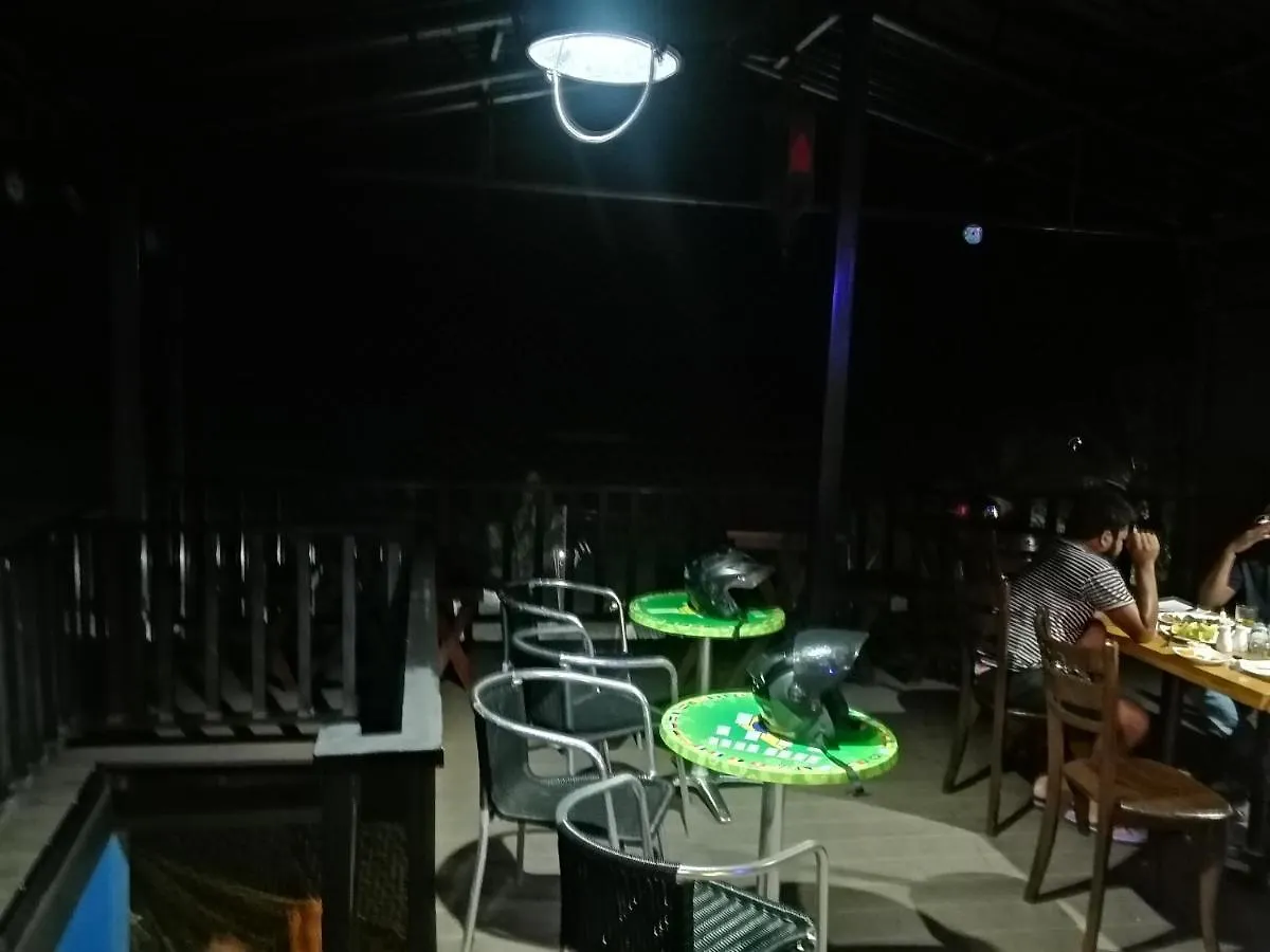 Le Petit Hotel & Restaurant نيجومبو