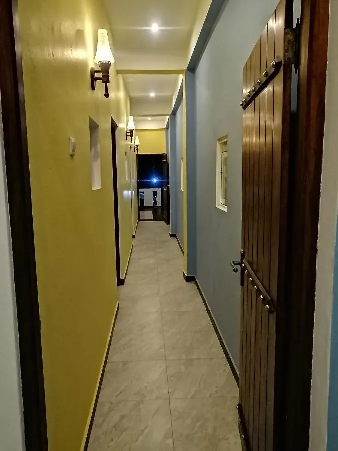 Le Petit Hotel & Restaurant نيجومبو