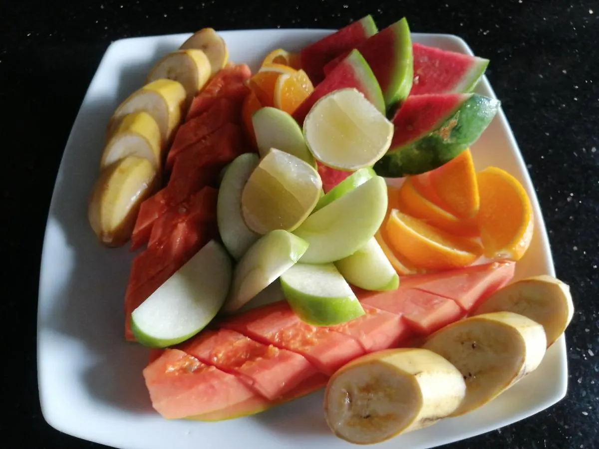 Le Petit Hotel & Restaurant نيجومبو