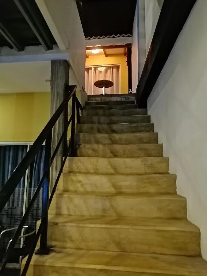 Le Petit Hotel & Restaurant نيجومبو